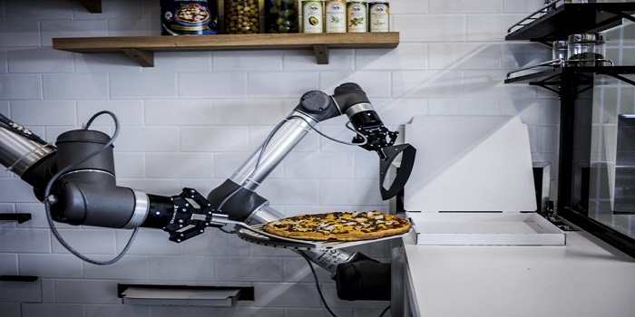 De la pizza préparée par un robot : est-ce savoureux ?
